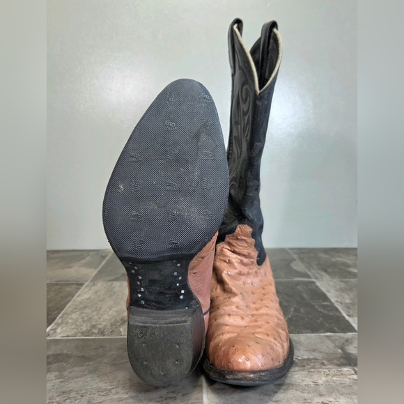 VINTAGE JUSTIN FULL QUILL OSTRICH LEATHER WESTERN BOOTS. - Picture 5 of 9